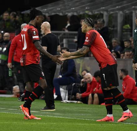 Foto IPP Paolo Bona Milano 11 04 2024 UEFA Europa League di Calcio stagione 2023 2024 partita Milan-Roma Nella foto Rafael Leao sostituito da Noah Okafor Italy Photo Press Worldwide Copyright italy Italy ITALY Copyright: xR4924_italyphotopressx