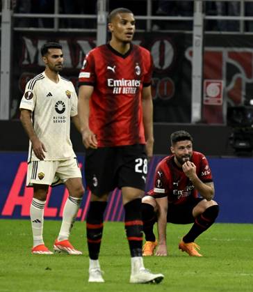 Foto IPP Paolo Bona Milano 11 04 2024 UEFA Europa League di Calcio stagione 2023 2024 partita Milan-Roma Nella foto la delusione di Olivier Giroud Italy Photo Press Worldwide Copyright italy Italy ITALY Copyright: xR4924_italyphotopressx