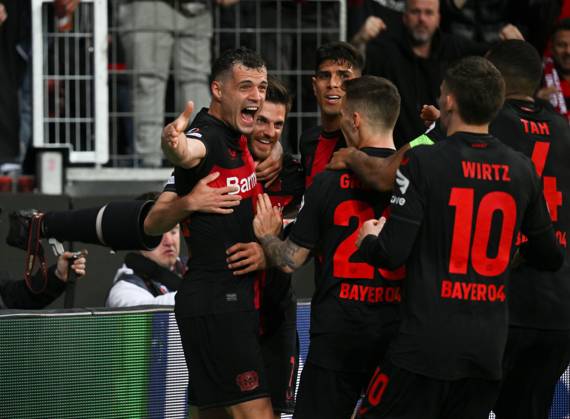 Cheers 1 0 v li , Granit Xhaka Bayer 04 Leverkusen , Jonas Hofmann Bayer 04 Leverkusen , Piero Hincapie Bayer 04 Leverkusen , Alejandro Grimaldo Bayer 04 Leverkusen , Florian Wirtz Bayer 04 Leverkusen 11 04 2024, Football Europa League, Season 2023 2024, Quarter-final first leg, Bayer 04 Leverkusen West Ham United Leverkusen BayArena Nordrhein Westfalen Germany Team2