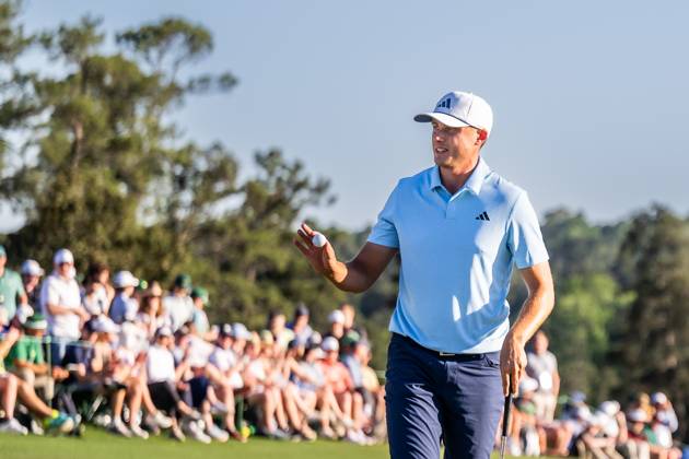 240413 Ludvig Aberg of Sweden celebrates on the 18th green during the third round of the 2024 Masters Golf Tournament on April 13, 2024 in Augusta Photo Petter Arvidson BILDBYRAN kod PA PA0794 bbeng golf masters the masters Augusta us masters jubel  Copyright: PETTERxARVIDSON BB240413PA074