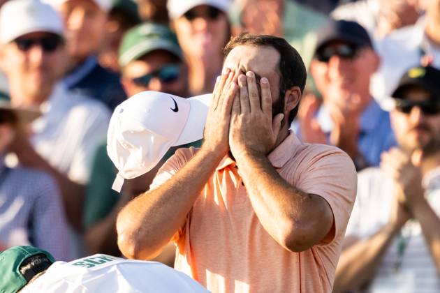 240414 Scottie Scheffler of the United States reacts after winning the final round of the 2024 Masters Golf Tournament on April 14, 2024 in Augusta Photo Petter Arvidson BILDBYRAN kod PA PA0795 bbeng golf masters the masters Augusta us masters jubel  Copyright: PETTERxARVIDSON BB240414PA221