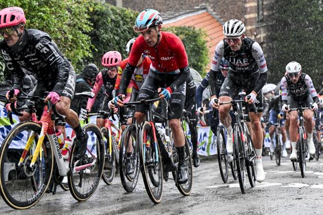 Ecuadorian Richard Carapaz of EF Education-EasyPost and Belgian Maxim Van Gils of Lotto Dstny pictured in action during the men s race of the La Fleche Wallonne , one day cycling race (Waalse Pijl - Walloon Arrow), 199 km from Charleroi to Huy, Wednesday 17 April 2024. ERICxLALMAND x91145994x