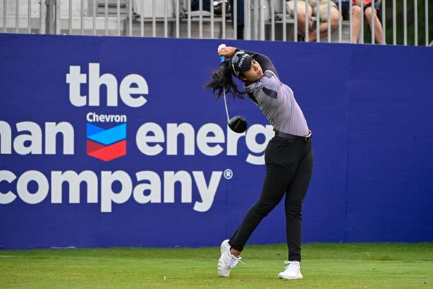 THE WOODLANDS, TX - APRIL 18: Patty Tavatanakit (THA) watches her tee shot on 10 during Rd1 of the Chevron Championship at The Club at Carlton Woods on April 18, 2024 in The Woodlands, Texas. (Photo by Ken Murray Icon Sportswire) GOLF: APR 18 LPGA, Golf Damen The Chevron Championship EDITORIAL USE ONLY Icon240418015