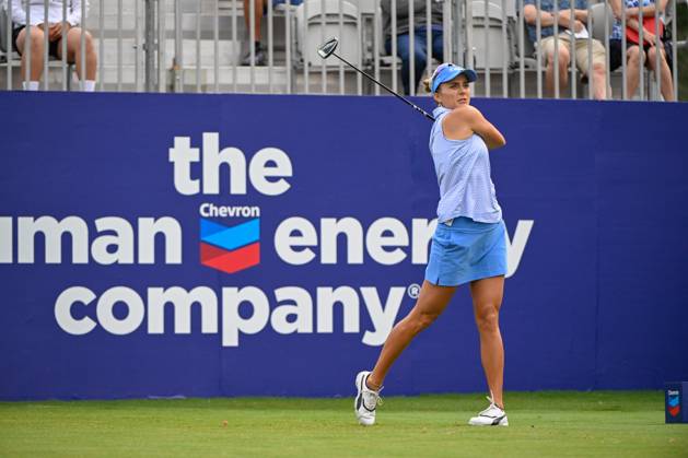THE WOODLANDS, TX - APRIL 18: Lexi Thompson (USA) watches her tee shot on 10 during Rd1 of the Chevron Championship at The Club at Carlton Woods on April 18, 2024 in The Woodlands, Texas. (Photo by Ken Murray Icon Sportswire) GOLF: APR 18 LPGA, Golf Damen The Chevron Championship EDITORIAL USE ONLY Icon240418018