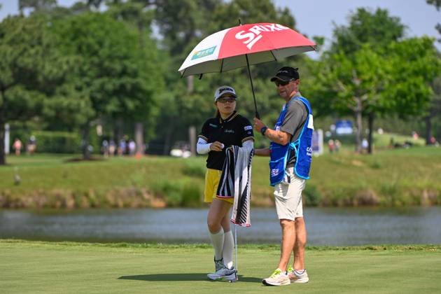 THE WOODLANDS, TX - APRIL 18: Minami Katsu (JPN) waits to putt on 9 during Rd1 of the Chevron Championship at The Club at Carlton Woods on April 18, 2024 in The Woodlands, Texas. (Photo by Ken Murray Icon Sportswire) GOLF: APR 18 LPGA, Golf Damen The Chevron Championship EDITORIAL USE ONLY Icon240418049