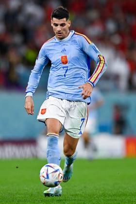 2022-12-06 Morocco v Spain - Round of 16 - FIFA World Cup, WM, Weltmeisterschaft, Fussball Qatar 2022 AL RAYYAN, QATAR - DECEMBER 6: Alvaro Morata of Spain runs with the ball during the Round of 16 - FIFA World Cup Qatar 2022 match between Morocco and Spain at the Education City Stadium on December 6, 2022 in Al Rayyan, Qatar (Photo by Pablo Morano BSR Agency) Al Rayyan Qatar Content not available for redistribution in The Netherlands directly or indirectly through any third parties. Copyright: xBSRxAgencyx