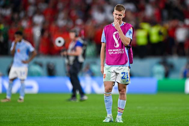 2022-12-06 Morocco v Spain - Round of 16 - FIFA World Cup, WM, Weltmeisterschaft, Fussball Qatar 2022 AL RAYYAN, QATAR - DECEMBER 6: Dani Olmo of Spain looks dejected after the Round of 16 - FIFA World Cup Qatar 2022 match between Morocco and Spain at the Education City Stadium on December 6, 2022 in Al Rayyan, Qatar (Photo by Pablo Morano BSR Agency) Al Rayyan Qatar Content not available for redistribution in The Netherlands directly or indirectly through any third parties. Copyright: xBSRxAgencyx