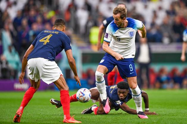 2022-12-10 Netherlands v Argentina - Quarter Final - FIFA World Cup, WM, Weltmeisterschaft, Fussball Qatar 2022 LUSAIL CITY, QATAR - DECEMBER 10: Raphael Varane of France battles for the ball with Harry Kane of England during the Quarter Final - FIFA World Cup Qatar 2022 match between Netherlands and Argentina at the Lusail Stadium on December 10, 2022 in Lusail City, Qatar (Photo by Pablo Morano BSR Agency) Lusail City Qatar Content not available for redistribution in The Netherlands directly or indirectly through any third parties. Copyright: xBSRxAgencyx