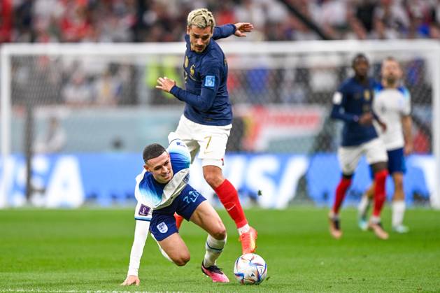 2022-12-10 Netherlands v Argentina - Quarter Final - FIFA World Cup, WM, Weltmeisterschaft, Fussball Qatar 2022 LUSAIL CITY, QATAR - DECEMBER 10: Antoine Griezmann of France battles for the ball with Phil Foden of England during the Quarter Final - FIFA World Cup Qatar 2022 match between Netherlands and Argentina at the Lusail Stadium on December 10, 2022 in Lusail City, Qatar (Photo by Pablo Morano BSR Agency) Lusail City Qatar Content not available for redistribution in The Netherlands directly or indirectly through any third parties. Copyright: xBSRxAgencyx