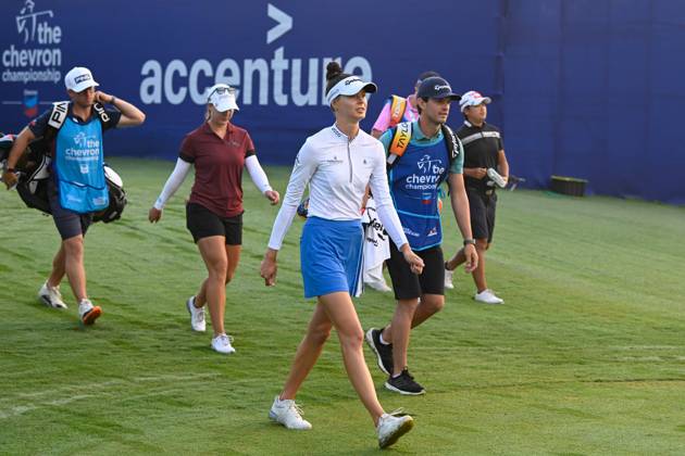 THE WOODLANDS, TX - APRIL 19: Esther Henseleit (GER)leads Jennifer Kupcho (USA) and Peiyun Chien (TAI) down 1 during Rd2 of the Chevron Championship at The Club at Carlton Woods on April 19, 2024 in The Woodlands, Texas. (Photo by Ken Murray Icon Sportswire) GOLF: APR 19 LPGA, Golf Damen The Chevron Championship EDITORIAL USE ONLY Icon240419005