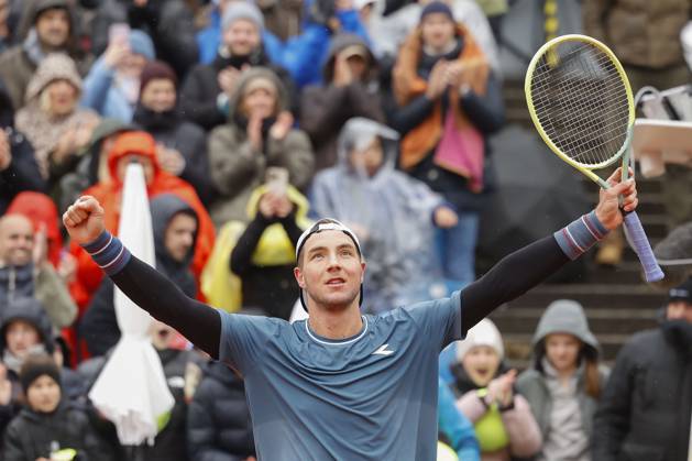 Jan Lennard Struff GER cheers after the win, jubilation, joy, emotion Tennis BMW Open 2024 ATP MTTC Iphitos Munich Germany April 21, 2024 Copyright: xJuergenxHasenkopfx