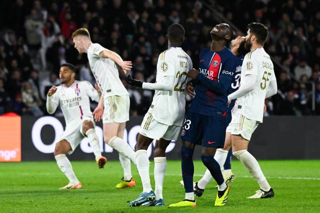 Randal Kolo Muani ( 23 - PSG ) looks dejected during the Ligue 1 match between Paris Saint Germain and Olympique Lyonnais at Parc Des Princes on April 21, 2024 in Paris, France. ( Photo by federico pestellini panoramic ) - FOOTBALL : PSG vs Lyon - Ligue 1 - 21 04 2024 FedericoPestellini Panoramic