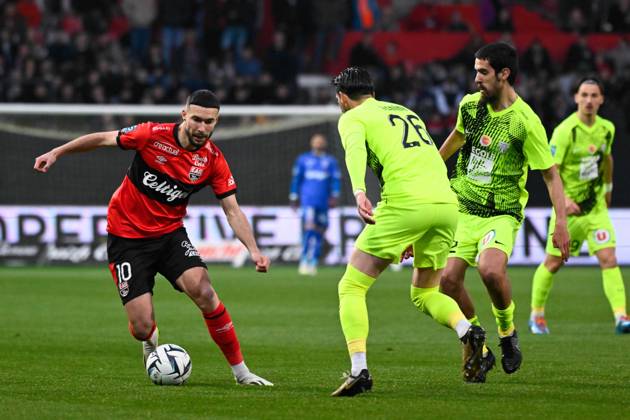 Mehdi MERGHEM ( 10 - Guingamp ) and Florent HANIN ( 26 - Angers ) during the Ligue 2 match between EA Guingamp and Angers SCO at Stade Municipal de Roudourou on April 23, 2024 in Guingamp, France. ( Photo by federico pestellini panoramic ) - FOOTBALL : Guingamp vs Angers - Ligue 2 - 23 04 2024 FedericoPestellini Panoramic