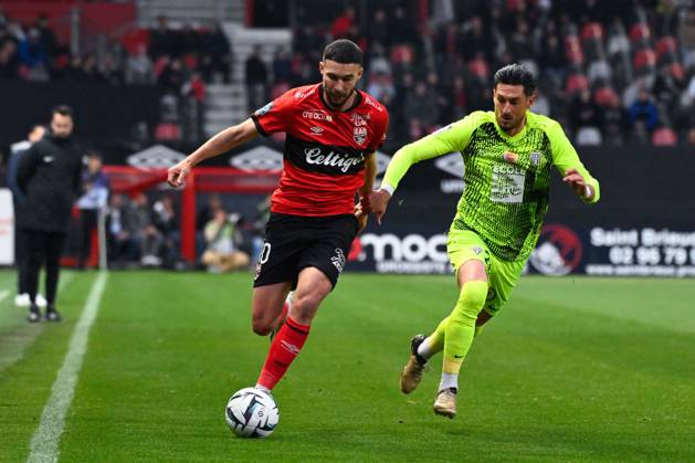 Mehdi MERGHEM ( 10 - Guingamp ) and Florent HANIN ( 26 - Angers ) during the Ligue 2 match between EA Guingamp and Angers SCO at Stade Municipal de Roudourou on April 23, 2024 in Guingamp, France. ( Photo by federico pestellini panoramic ) - FOOTBALL : Guingamp vs Angers - Ligue 2 - 23 04 2024 FedericoPestellini Panoramic