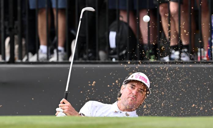 LIV GOLF ADELAIDE, RangeGoats GC captain Bubba Watson plays from the bunker on the 12th during Day 1 of LIV Golf Adelaide at the Grange Golf Club in Adelaide, Friday, April 26, 2024. ( NO ARCHIVING, EDITORIAL USE ONLY, NO USE IN BOOKS WITHOUT CONSENT ADELAIDE SOUTH AUSTRALIA AUSTRALIA  Copyright: xMICHAELxERREYx 20240426132859124541