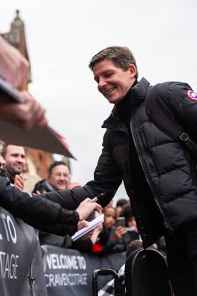 Oliver Glasner, manager of Crystal Palace signs autographs ahead of the Premier League match between Fulham and Crystal Palace at Craven Cottage, London, England on 27 April 2024. Copyright: xGrantxWinterx 40710019