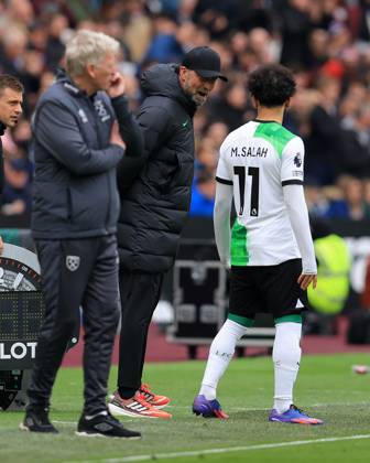 London, England, 27th April 2024. Jurgen Klopp, Manager of Liverpool and Mohamed Salah of Liverpool exchange words on the touchline during the Premier League match at the London Stadium, London. Picture credit should read: Paul Terry Sportimage EDITORIAL USE ONLY. No use with unauthorised audio, video, data, fixture lists, club league logos or live services. Online in-match use limited to 120 images, no video emulation. No use in betting, games or single club league player publications. SPI-3108-0025