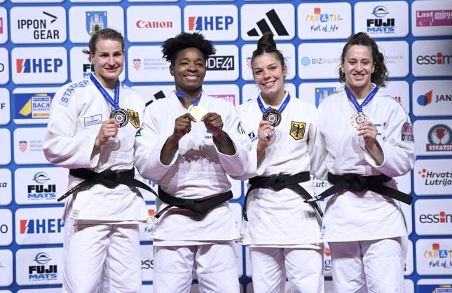 Bilder des Jahres 2024, Sport 04 April Sport Themen der Woche KW17 Sport Bilder des Tages Croatia, Zagreb, 270424. Arena Zagreb. European Judo Championship, awarding of medals -78. In the photo: Audrey Tcheumeo, Anna-Maria Wagner, Alina Boehm, Inbar Lanir. Photo: Ronald Gorsic CROPIX Copyright: xxRonaldxGorsicx judo_euro57-270424