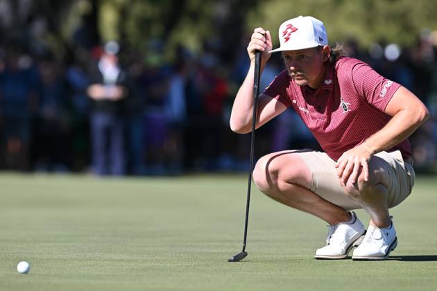 LIV GOLF ADELAIDE, Cameron Smith lines up a putt during the final round of LIV Golf Adelaide at the Grange Golf Club in Adelaide, Sunday, April 28, 2024. ( NO ARCHIVING, EDITORIAL USE ONLY, NO USE IN BOOKS WITHOUT CONSENT ADELAIDE SOUTH AUSTRALIA AUSTRALIA  Copyright: xMICHAELxERREYx 20240428116005085591