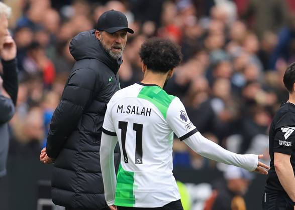 London, England, 27th April 2024. Jurgen Klopp, Manager of Liverpool and Mohamed Salah of Liverpool exchange words on the touchline during the Premier League match at the London Stadium, London. Picture credit should read: Paul Terry Sportimage EDITORIAL USE ONLY. No use with unauthorised audio, video, data, fixture lists, club league logos or live services. Online in-match use limited to 120 images, no video emulation. No use in betting, games or single club league player publications. SPI-3108-0160