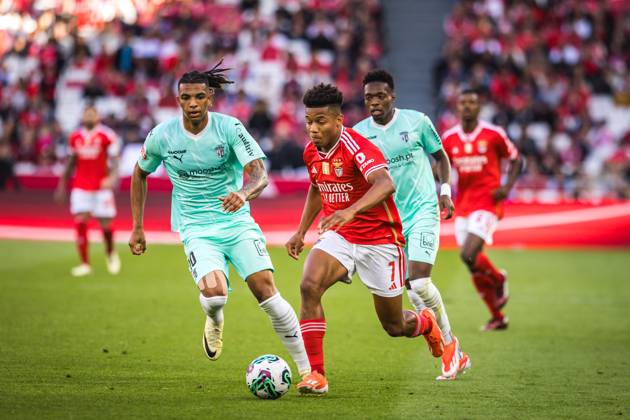 April 27, 2024, Lisbon, Portugal: David Neres of SL Benfica (R) with Cher Ndour of Sporting Clube de Braga (L) in action during the Liga Portugal Betclic match between SL Benfica and SC Braga at Estadio da Luz. Lisbon Portugal - ZUMAs197 20240427_aaa_s197_583 Copyright: xHenriquexCasinhasx
