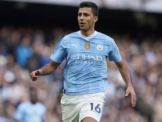 Manchester, England, 4th May 2024. Rodri of Manchester City during the Premier League match at the Etihad Stadium, Manchester. Picture credit should read: Andrew Yates Sportimage EDITORIAL USE ONLY. No use with unauthorised audio, video, data, fixture lists, club league logos or live services. Online in-match use limited to 120 images, no video emulation. No use in betting, games or single club league player publications. SPI-3130-0048