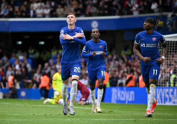 Football - 2023 2024 Premier League - Chelsea vs West ham United - Stamford Bridge - Sunday 5th May 2024. Chelsea s Cole Palmer celebrates scoring the opening goal. COLORSPORT Ashley Western