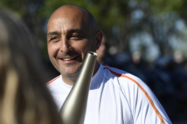 Pendant plus de deux mois, la Flamme Olympique traversera 64 territoires et 10 000 personnes se relaieront pour apporter la torche jusqu Ã Paris. JO 2024 : DÃ but du Relais de la Flamme Ã Marseille - 09 05 2024 WilliamCannarella Panoramic 