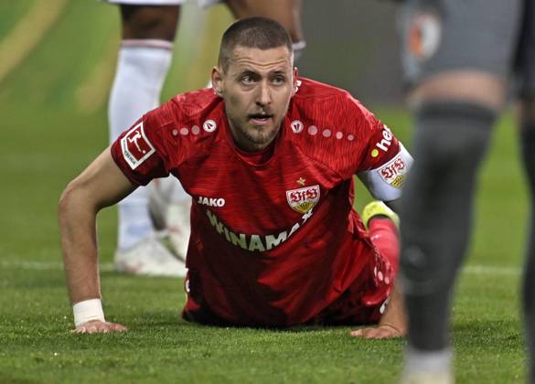 10 05 2024, Soccer 1 Bundesliga 2023 2024, Matchday 33, FC Augsburg VfB Stuttgart, in the WWK Arena Augsburg, Waldemar Anton Stuttgart at the ground DFL and DFB regulations prohibit any use of photographs as image sequences and or quasi video