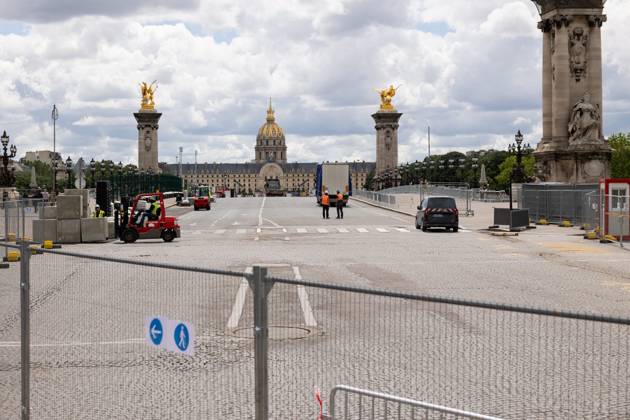 Construction work underway as Paris prepares to host 2024 Olympic Games, Olympische Spiele, Olympia, OS Alexis Sciard IP3; Paris, France, May 17, 2024 - Some roads are closed near Invalides and the Pont Alexandre III because of the preparation for the 2024 Olympic Games. The Paris 2024 Olympic Games will be held from July 26 to August 11, 2024, for 16 days. PARIS 2024, PREPARATION, ILLUSTRATION, ASSEMBLEE NATIONALE, CHANTIER, JEUX OLYMPIQUES, LIEU TOURISTIQUE, JO Copyright: xIP3xPRESS MAXPPPxAlexisxSciardx IP3ASCI24051743 IP3ASCI24051743