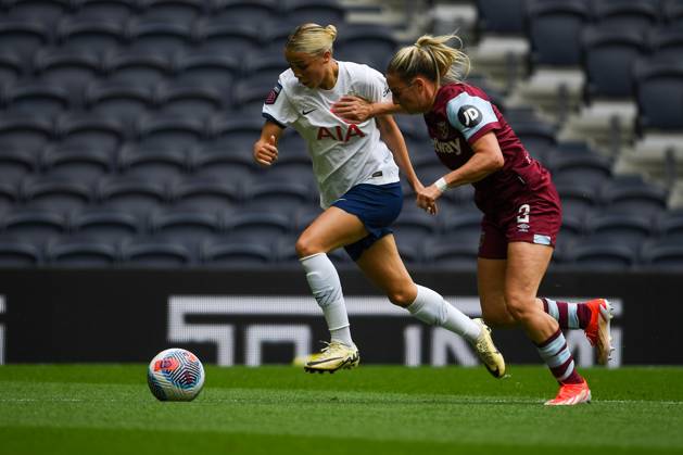 Tottenham Hotspur Women v West Ham United Women FA Women s Super League 18 05 2024. Tottenham Hotspur Women forward Celin Bizet Ildhusoy (14) runs with the ball during the FA Women s Super League match between Tottenham Hotspur Women and West Ham United Women at Tottenham Hotspur Stadium, London, United Kingdom on 18 May 2024. Editorial use only DataCo restrictions apply See www.football-dataco.com , Copyright: xWaynexTuckwellx PSI-19694-0044
