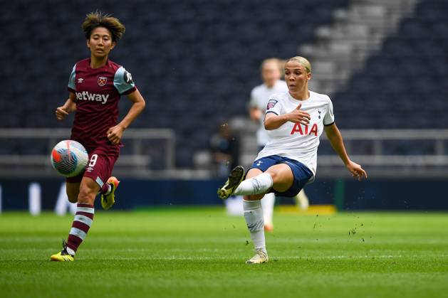 Tottenham Hotspur Women v West Ham United Women FA Women s Super League 18 05 2024. Tottenham Hotspur Women forward Celin Bizet Ildhusoy (14) pings the ball forward during the FA Women s Super League match between Tottenham Hotspur Women and West Ham United Women at Tottenham Hotspur Stadium, London, United Kingdom on 18 May 2024. Editorial use only DataCo restrictions apply See www.football-dataco.com , Copyright: xWaynexTuckwellx PSI-19694-0066