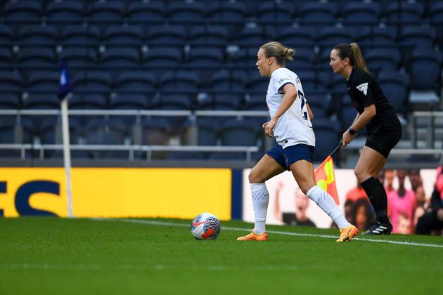 Tottenham Hotspur Women v West Ham United Women FA Women s Super League 18 05 2024. Tottenham Hotspur Women midfield Olga Ahtinen (20) looks to cross the ball during the FA Women s Super League match between Tottenham Hotspur Women and West Ham United Women at Tottenham Hotspur Stadium, London, United Kingdom on 18 May 2024. Editorial use only DataCo restrictions apply See www.football-dataco.com , Copyright: xWaynexTuckwellx PSI-19694-0154