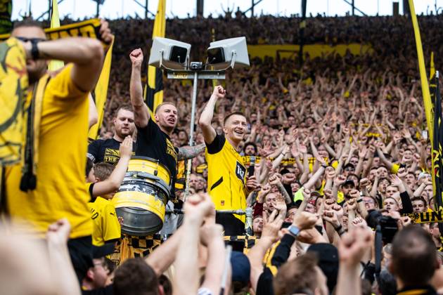 1 Soccer Bundesliga, 34 Matchday Borussia Dortmund SV Darmstadt 98 18 05 2024 Marko Reus Borussia Dortmund, 11 , after the match farewell, fan scene, fans spectator area 1 Soccer Bundesliga, 34 Matchday Borussia Dortmund SV Darmstadt 98 Signal Iduna Park, Dortmund 18 05 2024 DFL DFB regulations prohibit any use of photographs as image sequences and or quasi video Copyright: xBEAUTIFULxSPORTS Buriakovx