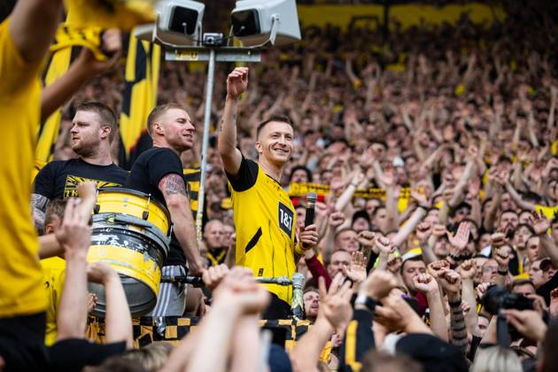 1 Soccer Bundesliga, 34 Matchday Borussia Dortmund SV Darmstadt 98 18 05 2024 Marko Reus Borussia Dortmund, 11 , after the match farewell, fan scene, fans spectator area 1 Soccer Bundesliga, 34 Matchday Borussia Dortmund SV Darmstadt 98 Signal Iduna Park, Dortmund 18 05 2024 DFL DFB regulations prohibit any use of photographs as image sequences and or quasi video Copyright: xBEAUTIFULxSPORTS Buriakovx