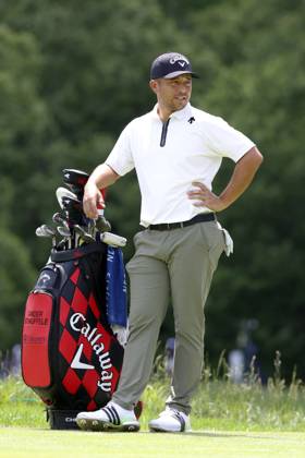 LOUISVILLE, KY - MAY 18: Xander Schauffele waits for his turn to hit on the No. 4 tee box during the third round of the PGA, Golf Herren Championship, May 18, 2024, at Valhalla Golf Club in Louisville, Kentucky.(Photo by Matthew Maxey Icon Sportswire) GOLF: MAY 18 PGA Championship EDITORIAL USE ONLY Icon240518023