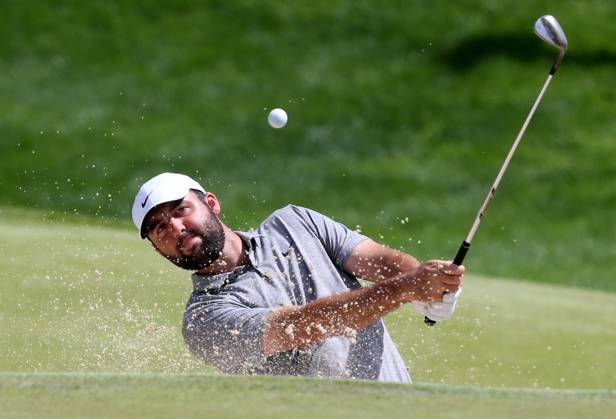 Scottie Scheffler chips onto the seven green during the third round of the 2024 PGA, Golf Herren Championship at Valhalla Golf Course on Saturday, May 18, 2024 in Louisville, Kentucky.  KYP20240518086 JOHNxSOMMERSxII