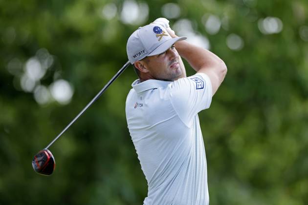 LOUISVILLE, KY - MAY 18: Bryson DeChambeau (USA) hits a drive at the 18th hole during the third round of the 2024 PGA, Golf Herren Championship at Valhalla Golf Club on May 18, 2024 in Louisville, Kentucky. (Photo by Joe Robbins Icon Sportswire) GOLF: MAY 18 PGA Championship EDITORIAL USE ONLY Icon573240518056