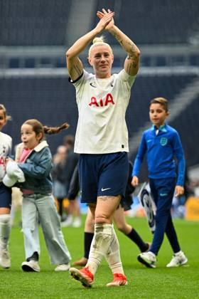 Tottenham Hotspur Women v West Ham United Women FA Women s Super League 18 05 2024. Tottenham Hotspur Women forward Bethany England (captain) (9) acknowledges the fans at the end o the game and season during the FA Women s Super League match between Tottenham Hotspur Women and West Ham United Women at Tottenham Hotspur Stadium, London, United Kingdom on 18 May 2024. Editorial use only DataCo restrictions apply See www.football-dataco.com , Copyright: xWaynexTuckwellx PSI-19694-0228