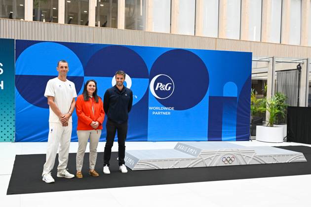 Alexis Hanquinquant ( France ) , Beatrice Dupuy ( pdg Procter Gamble France) and Tony Estanguet ( president JO 2024 ) during the presentation of podiums Olympic and Paralympic Games at Le Pulse on May 23, 2024 in Saint Denis, France. ( Photo by federico pestellini panoramic ) - PARIS 2024 : Presentation des podiums des Jeux Olympiques et Paralympiques - Saint Denis - 23 05 2024 FedericoPestellini Panoramic 