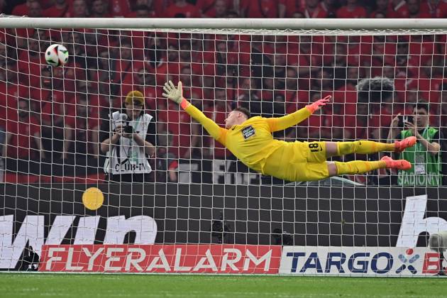 25 05 2024, xjrdrx, Football DFB Cup Final 2023 24, 1 FC Kaiserslautern Bayer 04 Leverkusen emspor, v l Julian Krahl 1 FC Kaiserslautern DFL DFB REGULATIONS PROHIBIT ANY USE OF PHOTOGRAPHS as IMAGE SEQUENCES and or QUASI VIDEO Berlin