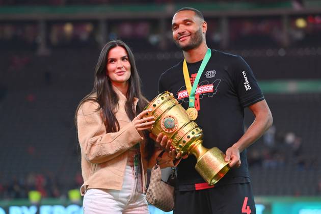 Jonathan TAH Bayer Leverkusen and wife Luisa with trophy,Cup,Trophaee, Football 81 DFB Pokal Final 2024 1 FC Kaiserslautern Bayer 04 Leverkusen 0 1 am 25 05 2024, Olympiastadion in Berlin DFL DFB regulations prohibit any use of photographs as image sequences and or quasi video Â