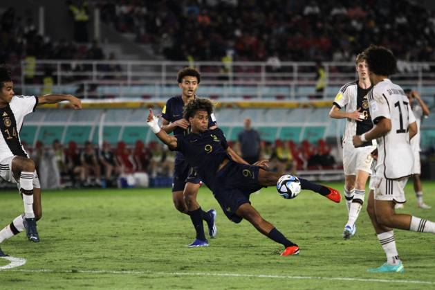 December 2, 2023, Surakarta, Central Java, Indonesia: MATHIS LAMBORUDE of France C kick the ball during FIFA U-17 World Cup Final match between Germany and France at Manahan Stadium. Surakarta Indonesia - ZUMAb228 20231202_zip_b228_046 Copyright: xAnggaxBudhiyantox December 2, 2023, Surakarta, Central Java, Indonesia: MATHIS LAMBORUDE of France (C) kick the ball during FIFA U-17 Worl imago images 0370479936