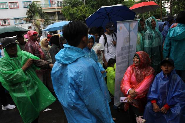 December 2, 2023, Surakarta, Central Java, Indonesia: Spectators were seen queuing to watch the FIFA U-17 World Cup Final match between Germany and France at Manahan Stadium. Surakarta Indonesia - ZUMAb228 20231202_zip_b228_059 Copyright: xAnggaxBudhiyantox December 2, 2023, Surakarta, Central Java, Indonesia: Spectators were seen queuing to watch the FIFA U-17 World Cup Fina imago images 0370497211