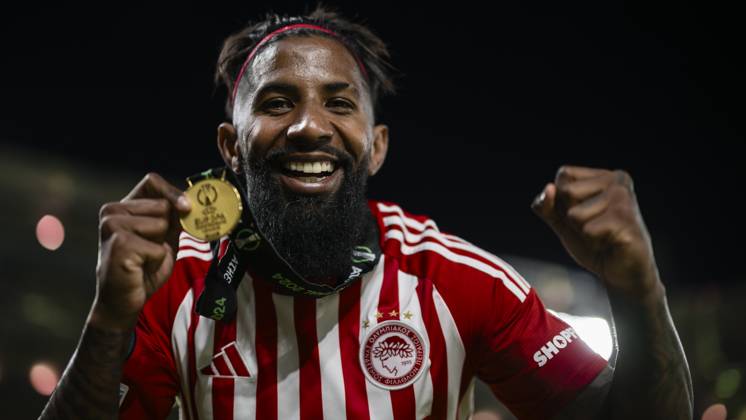 Olympiacos FC v ACF Fiorentina - UEFA Conference League Rodinei of Olympiacos FC celebrates with his medal during the award ceremony following the UEFA Conference League final football match between Olympiacos FC and ACF Fiorentina. Athens Greece Copyright: xNicolòxCampox