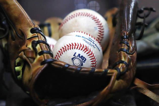 May 31, 2024, Mexico City, Ciudad de Mexico, Mexico: A baseball glove and baseballs are seen during the Mexican Baseball League (LMB) match 1 between Dorados de Chihuahua and Diablos Rojos del Mo xico , at Alfredo Harp Helu Stadium.Ã‚ Diablos Rojos defeat Dorados de Chihuahua 3-1. Mexico City Mexico - ZUMAe321 20240531_zsa_e321_005 Copyright: xCarlosxSantiago xEyepixxGroupx