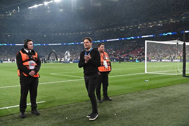 01 06 2024, xfux, Football UEFA Champions League Final 2024, Borussia Dortmund Real Madrid, emspor, v l Coach Edin Terzic Borussia Dortmund thanks fans disappointed, disappointed looking, dissapointed DFL DFB REGULATIONS PROHIBIT ANY USE OF PHOTOGRAPHS as IMAGE SEQUENCES and or QUASI VIDEO London