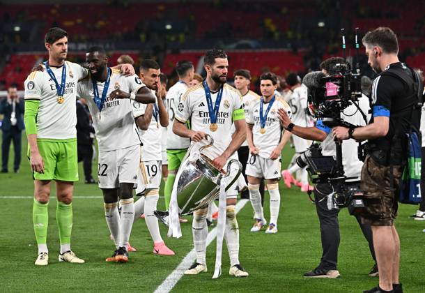 01 06 2024, xfux, Football UEFA Champions League Final 2024, Borussia Dortmund Real Madrid, emspor, v l Nacho Real Madrid with the cup DFL DFB REGULATIONS PROHIBIT ANY USE OF PHOTOGRAPHS as IMAGE SEQUENCES and or QUASI VIDEO London
