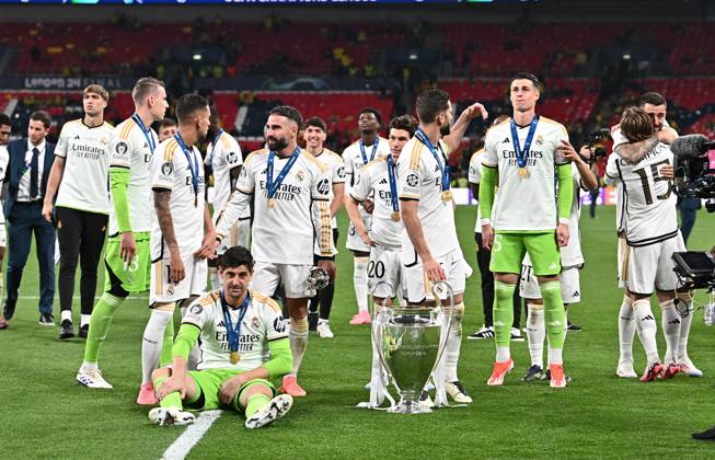 01 06 2024, xfux, Football UEFA Champions League Final 2024, Borussia Dortmund Real Madrid, emspor, v l Nacho Real Madrid with the cup DFL DFB REGULATIONS PROHIBIT ANY USE OF PHOTOGRAPHS as IMAGE SEQUENCES and or QUASI VIDEO London