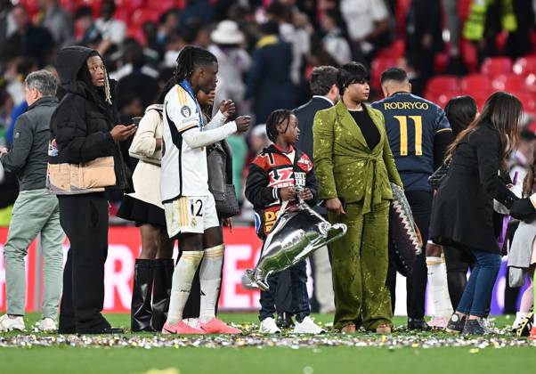 01 06 2024, xfux, Football UEFA Champions League Final 2024, Borussia Dortmund Real Madrid, emspor, v l Eduardo Camavinga Real Madrid with family DFL DFB REGULATIONS PROHIBIT ANY USE OF PHOTOGRAPHS as IMAGE SEQUENCES and or QUASI VIDEO London